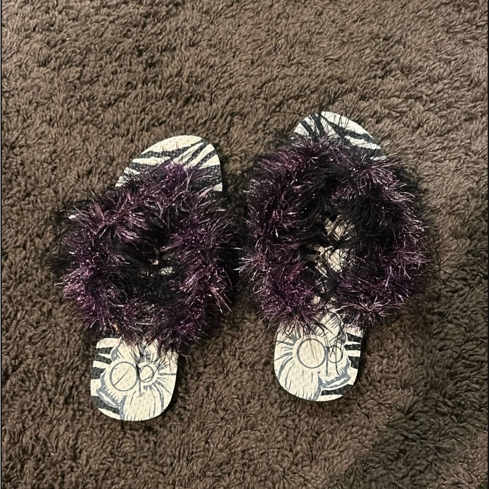 Stylish Women's Fuzzy Sandals